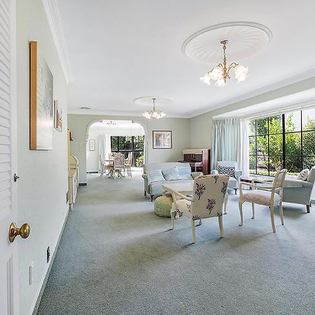 Wow, Spacious Home With A Pool Hamilton Luaran gambar