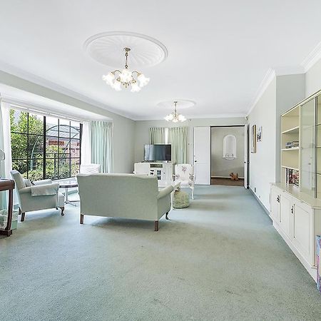 Wow, Spacious Home With A Pool Hamilton Luaran gambar
