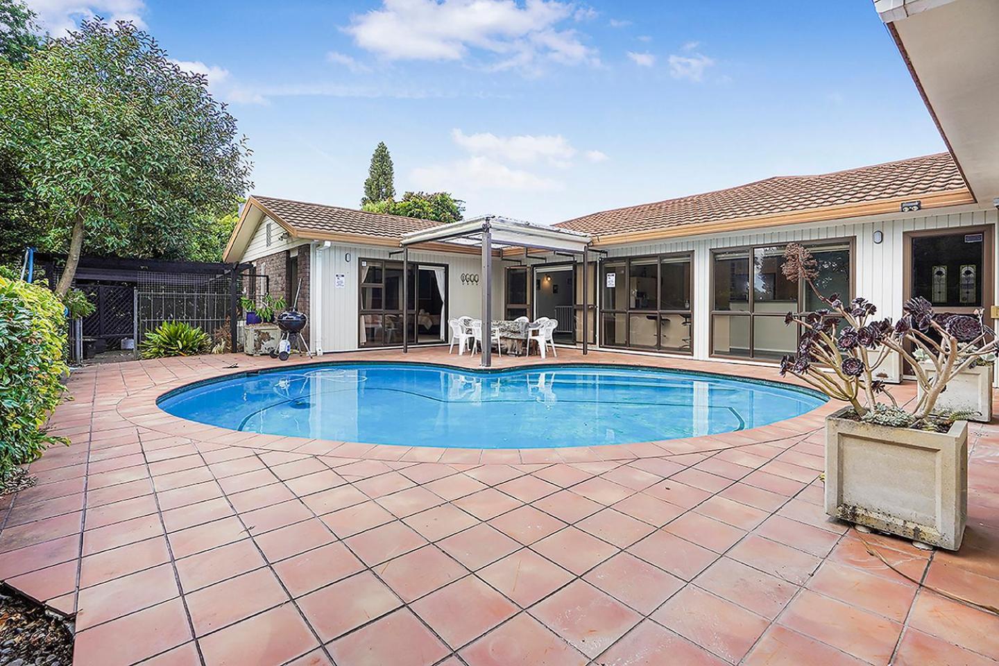 Wow, Spacious Home With A Pool Hamilton Luaran gambar