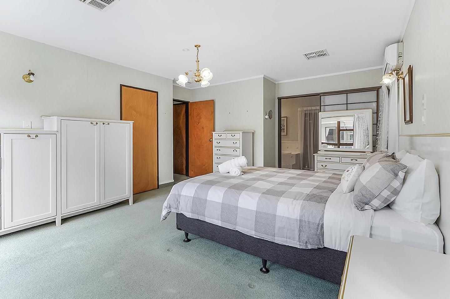 Wow, Spacious Home With A Pool Hamilton Luaran gambar