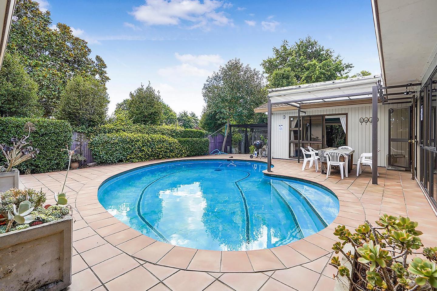 Wow, Spacious Home With A Pool Hamilton Luaran gambar
